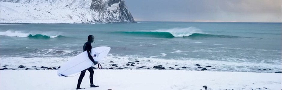 Surfer en Arctique 