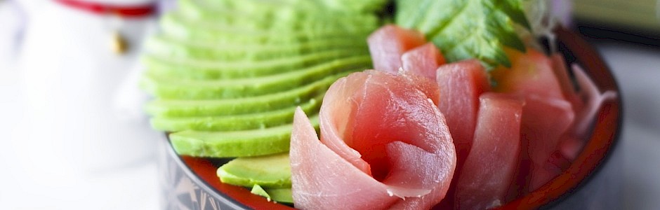 World Cooking - Chirashi Tuna and Avocado 